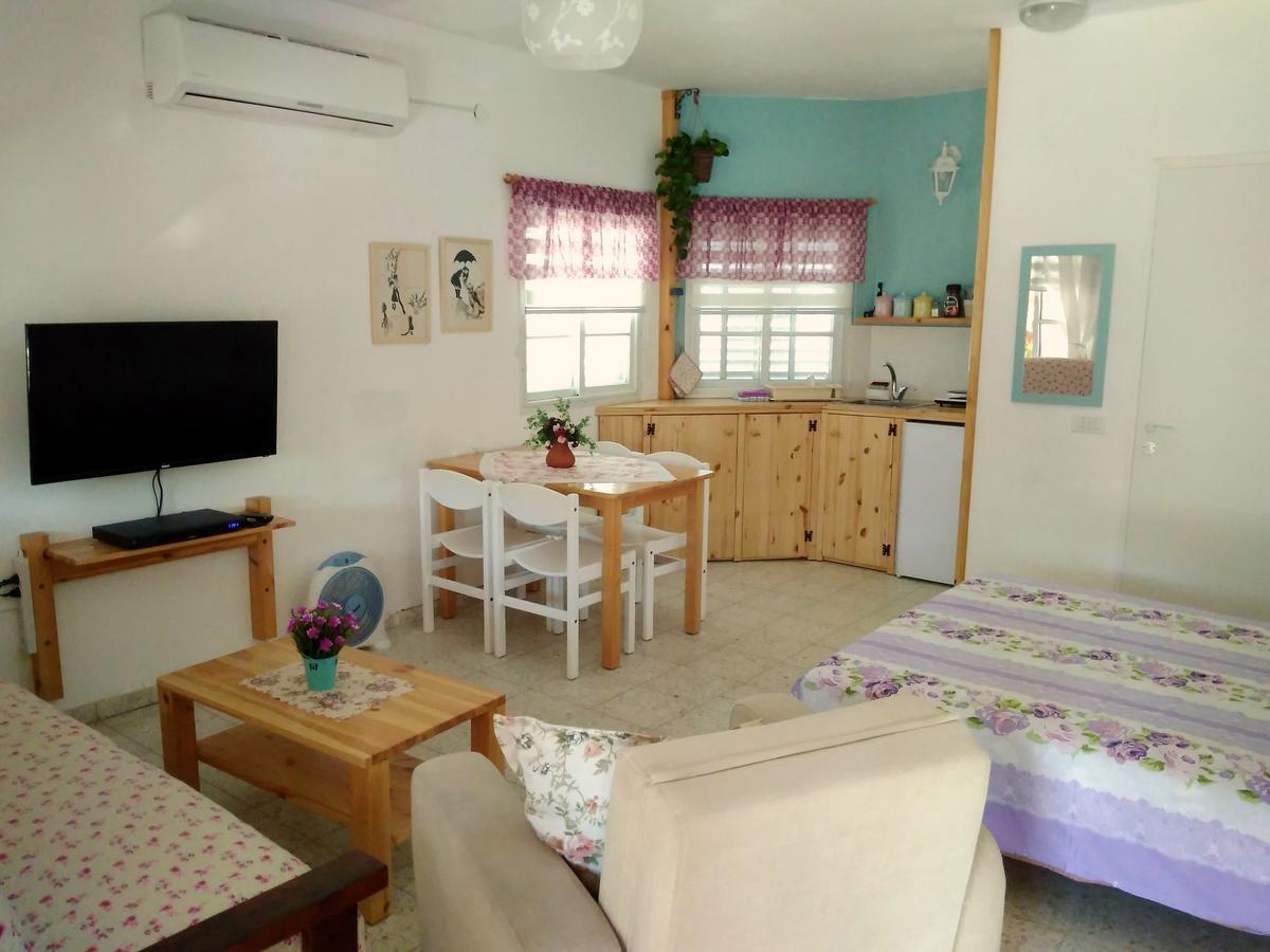 Jordan Valley One Room Apartment Menahemya Exterior photo